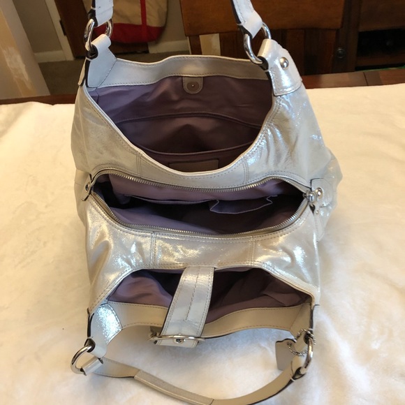 Coach Gold handbag F17092  used once (like new) - Picture 3 of 4